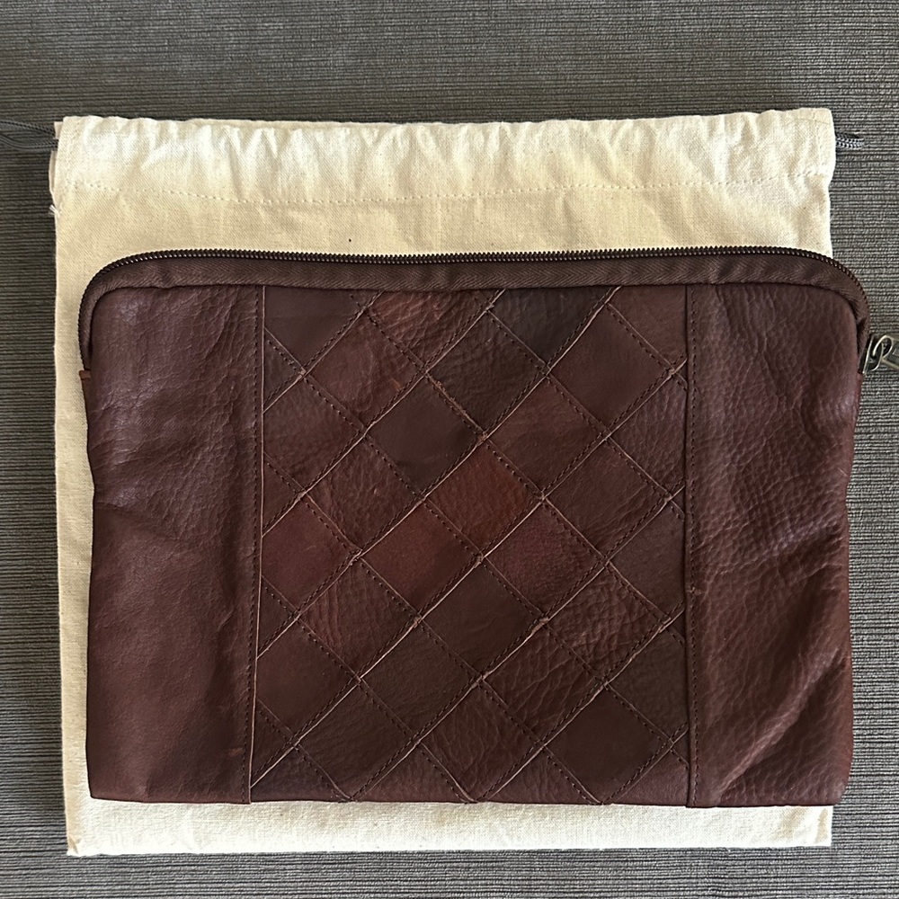Duluth Trading brown leather pattern zip pouch
